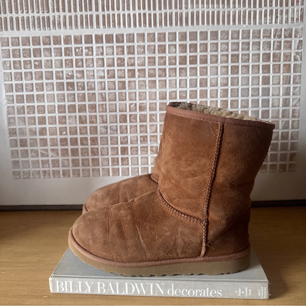 UGG Australia Women's Classic Short II Sheepskin Boots - Size 6